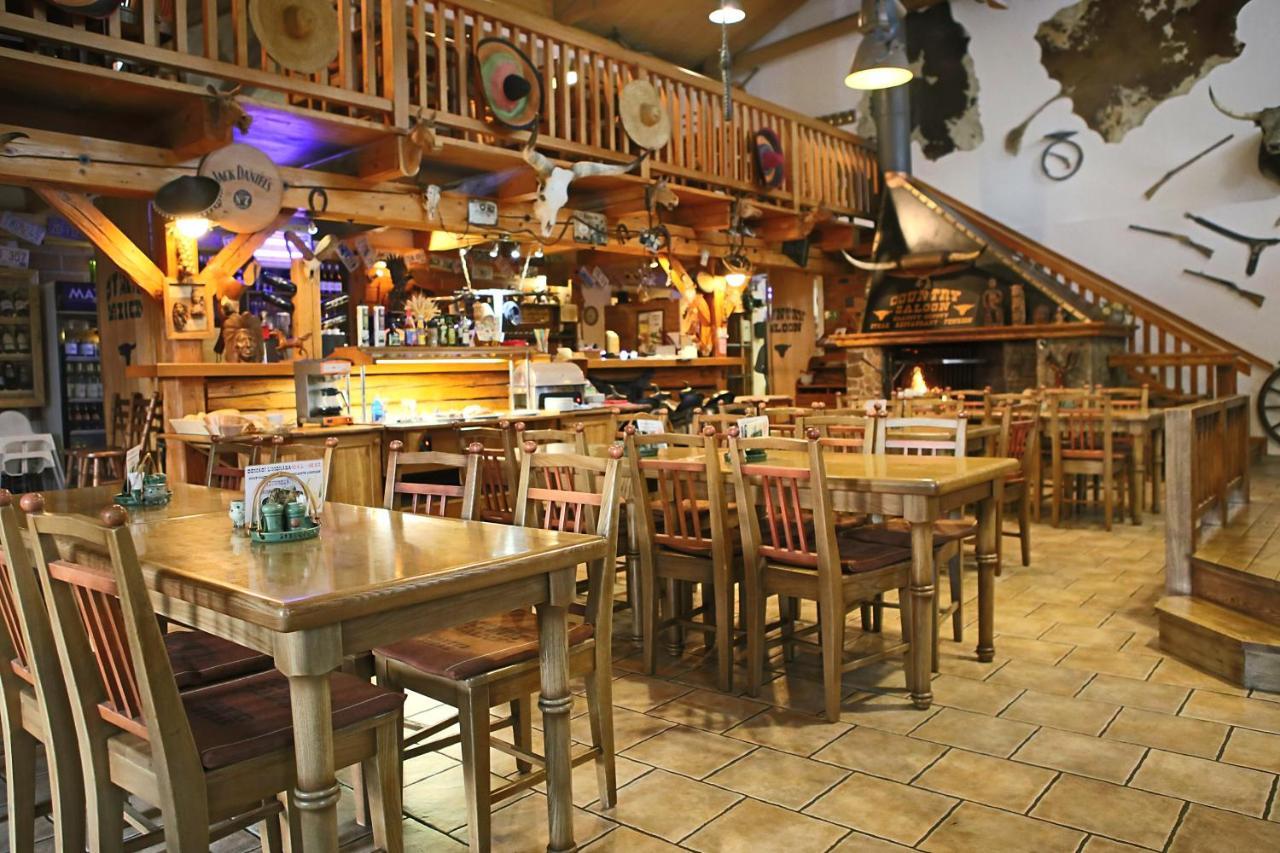كلاتوفي Steak Restaurant Penzion Country Saloon المظهر الخارجي الصورة
